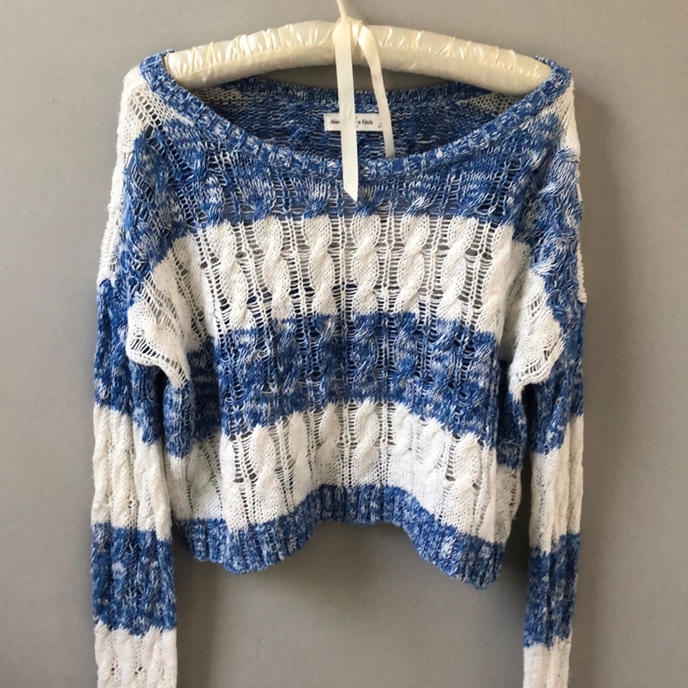 Abercrombie & Fitch- cropped sweater